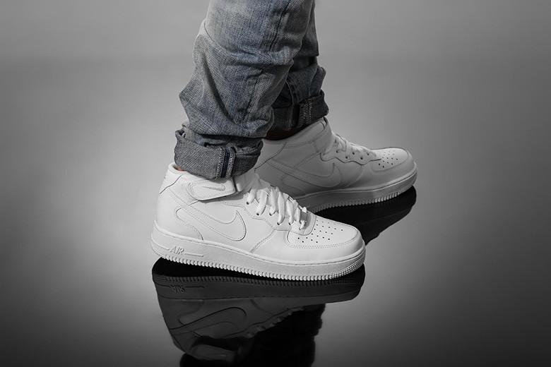 Nike Air Force 1 '07 Mid Triple White Sneaker