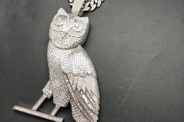 Drake Flexes With Life-Size Owl Pendant Made From 1kg Of Gold