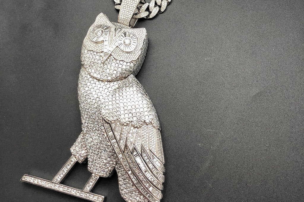 Drake Flexes With Life-Size Owl Pendant Made From 1kg Of Gold