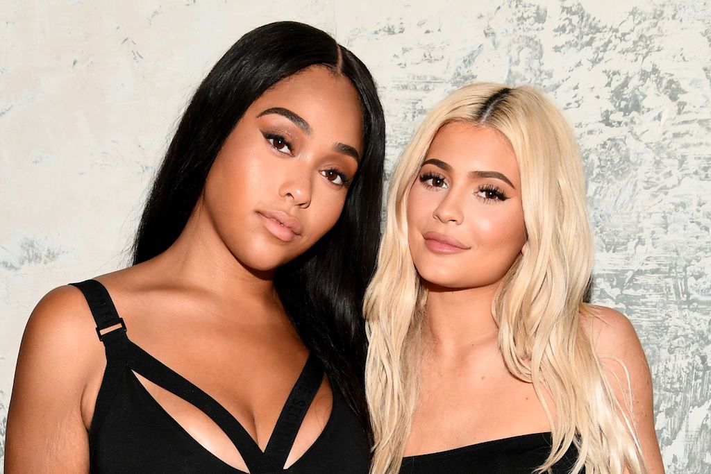 Jordyn Returns To Insta While Texing Kylie Who Has Replaced Her With A Lookalike 😳