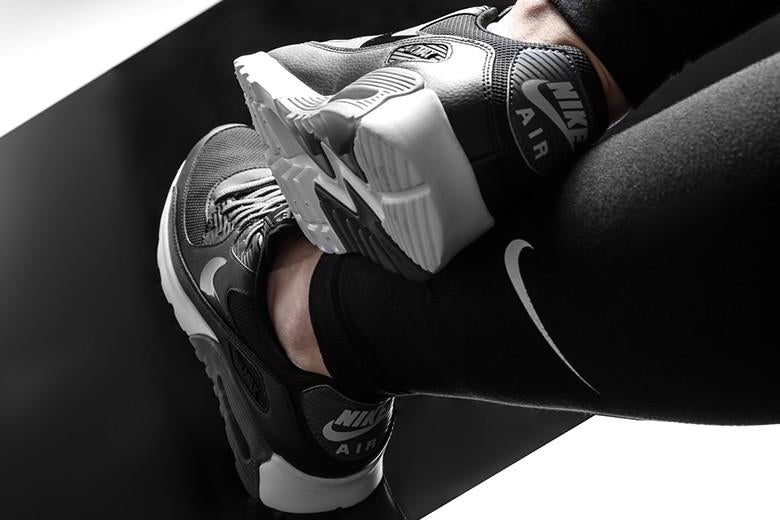 Nike Women's Air Max 90 Ultra Essential Black/White/Grey