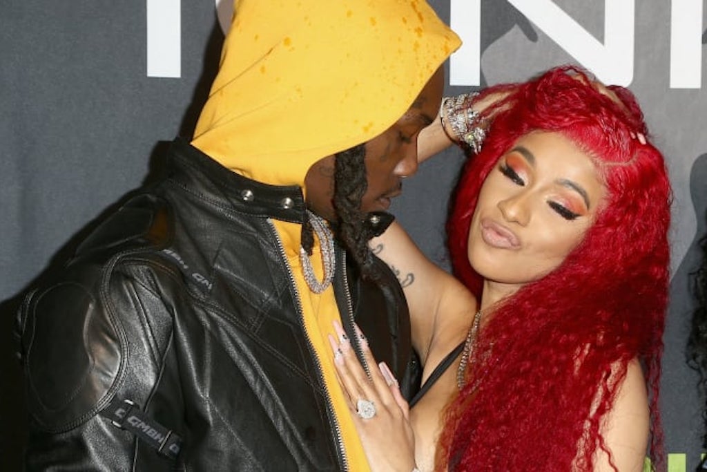 Offset & Cardi Officially Back Together - Cardi Spotted Wearing Her 💍