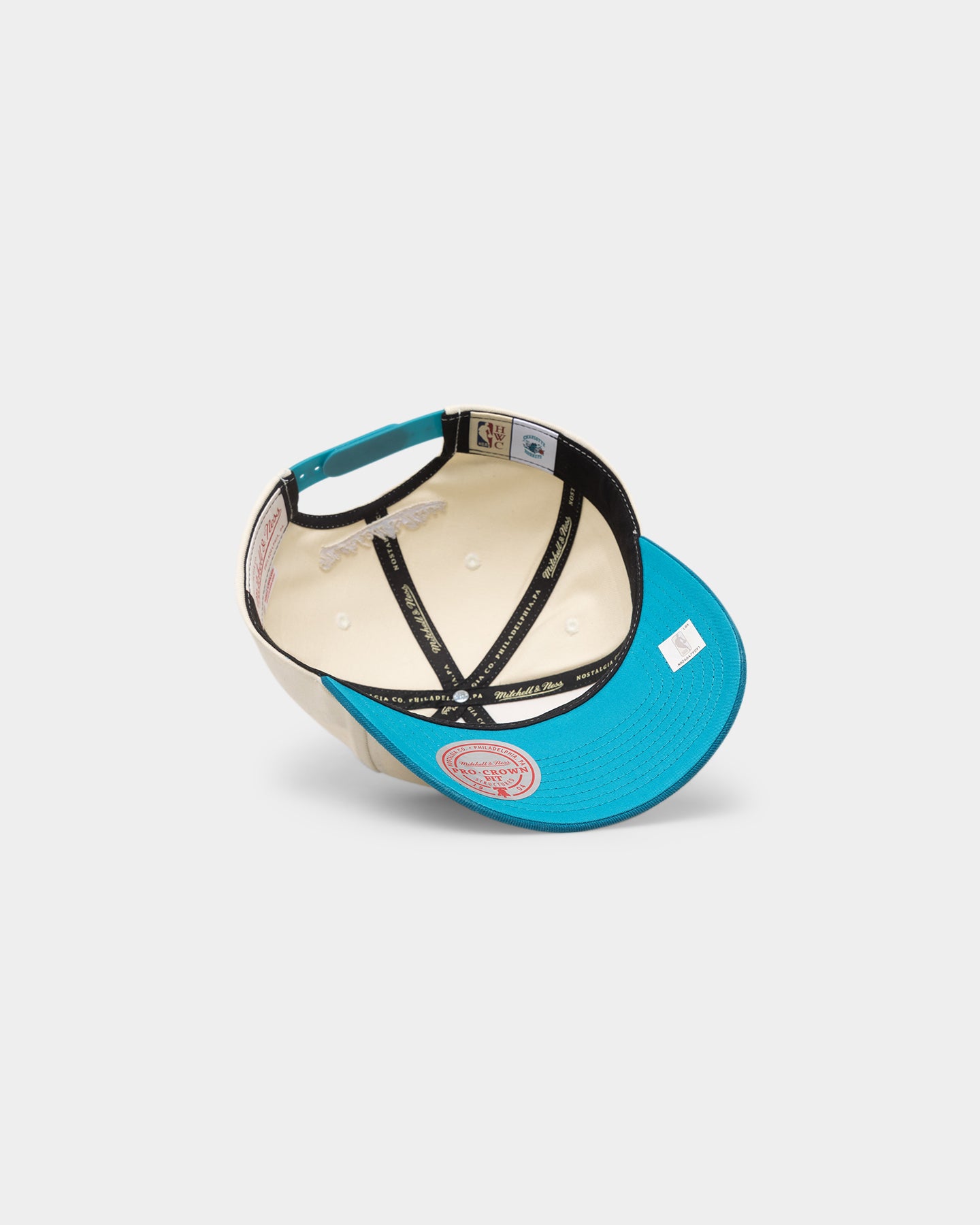 Mitchell & Ness Charlotte Hornets Pro Crown Snapback Off White