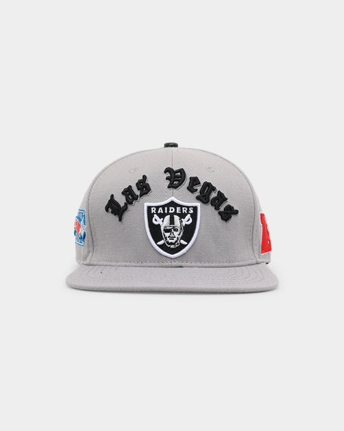 Pro Standard Las Vegas Raiders Old English Wool Snapback Grey