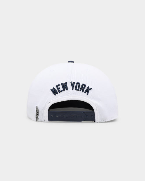 Pro Standard New York Yankees Roses Snapback White