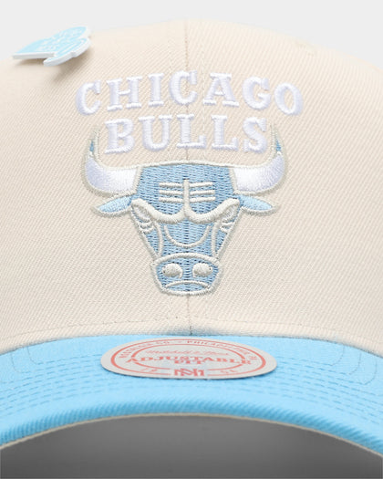 Mitchell & Ness Chicago Bulls 'Sky Blue' Snapback Cream