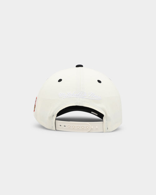 Mitchell & Ness Philadelphia 76s Team Script OG Snapback Vintage Cream