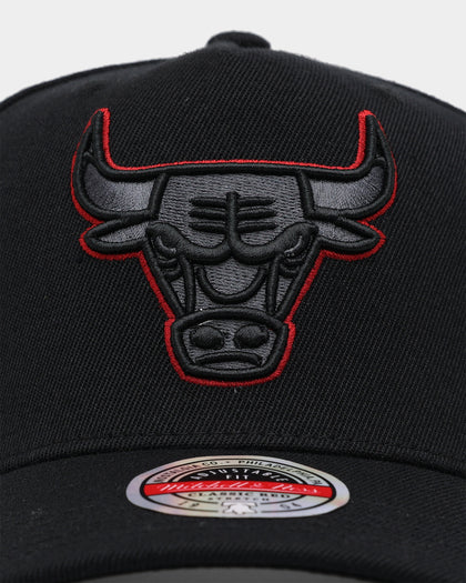 Mitchell & Ness Chicago Bulls 'Team Outline' Classic Red Snapback Black