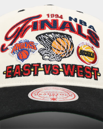 Mitchell & Ness New York Knicks 'Versus' Houston Rockets Deadstock Snapback Off White/Black