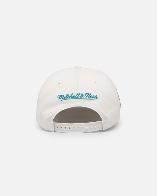 Mitchell & Ness Charlotte Hornets Bug Backer Deadstock Snapback White