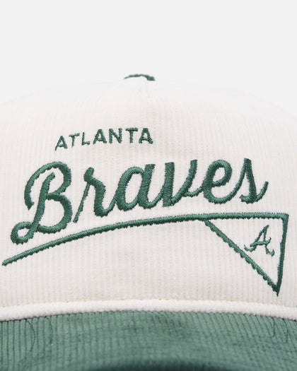 New Era Atlanta Braves 'Heritage Golf' Pre-Curved Golfer Snapback Chrome White