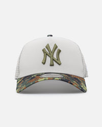 New Era New York Yankees "Camo Visor" 9FORTY A-Frame Trucker Snapback Stone/Olive