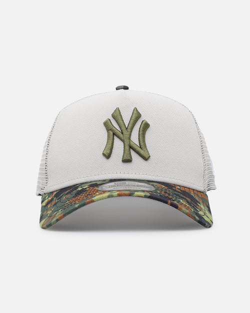 New Era New York Yankees "Camo Visor" 9FORTY A-Frame Trucker Snapback Stone/Olive