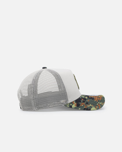 New Era New York Yankees "Camo Visor" 9FORTY A-Frame Trucker Snapback Stone/Olive