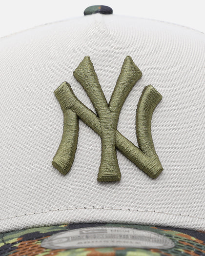 New Era New York Yankees "Camo Visor" 9FORTY A-Frame Trucker Snapback Stone/Olive