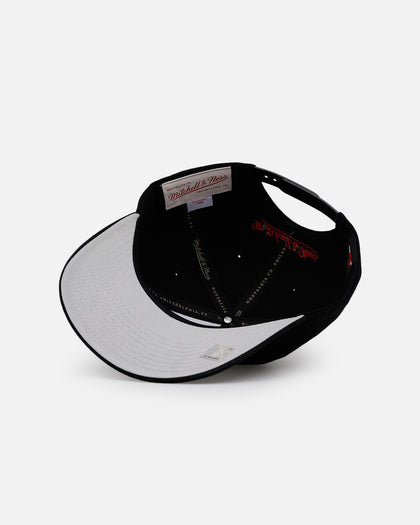 Mitchell & Ness Chicago Bulls 'Old English' Caddy Fit Snapback Black