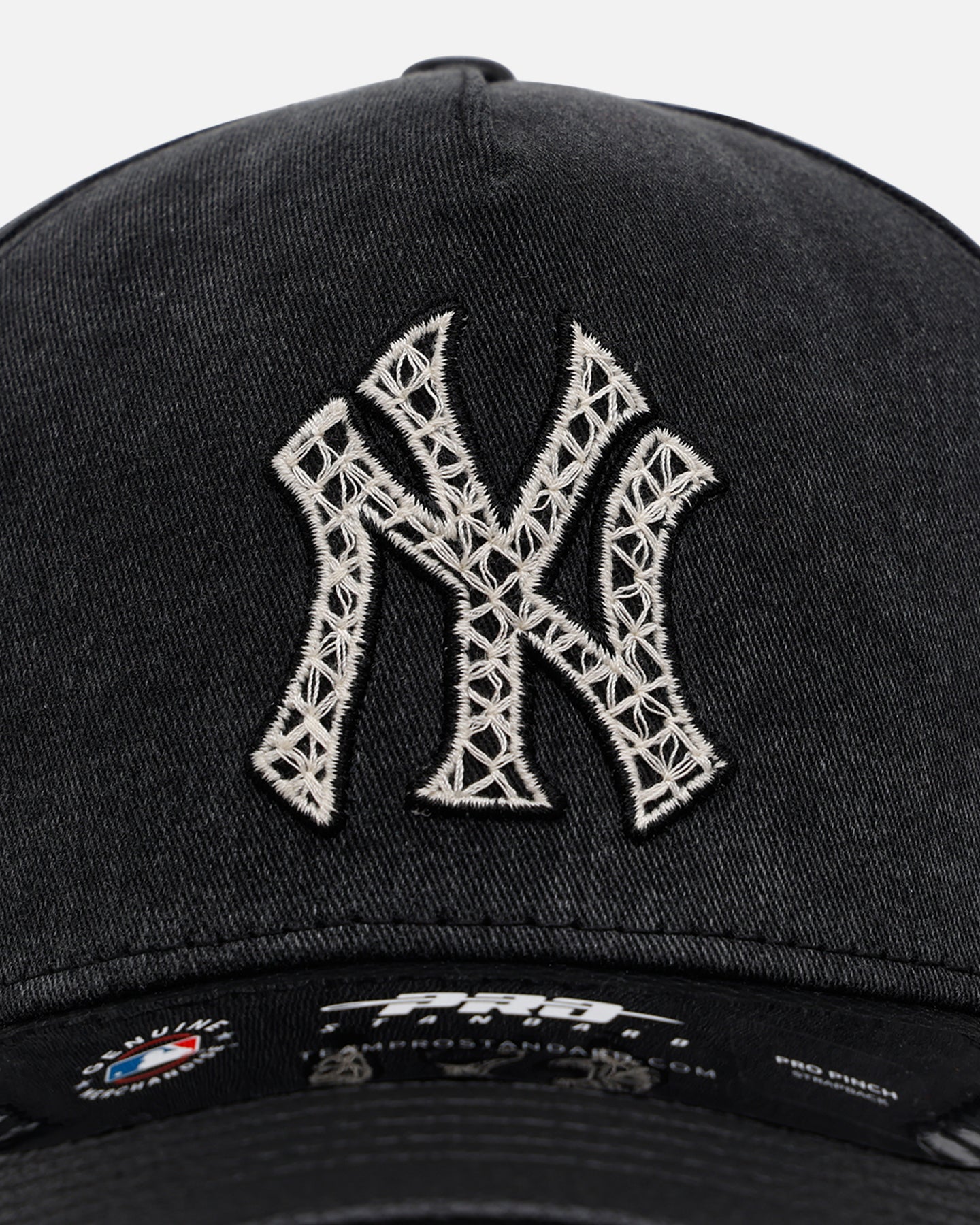 Pro Standard New York Yankees 'Yankees Raffia Applique' Strapback