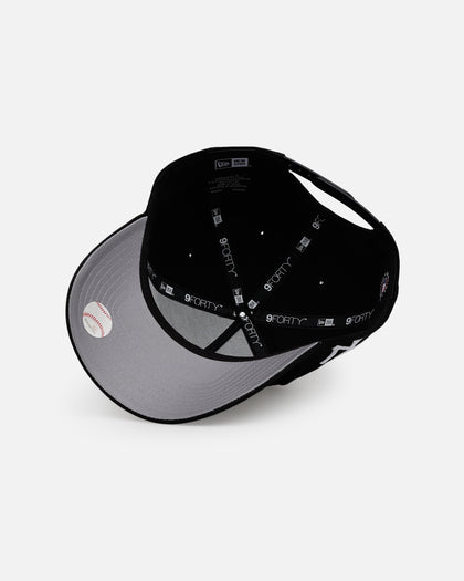 New Era New York Yankees 'Oversized Gothic Script Crown' 9FORTY A-Frame Snapback Black/White