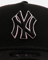 New Era New York Yankees 'Thoughtful' 9FORTY A-Frame Trucker Snapback Black/Pink