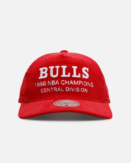 Mitchell & Ness Chicago Bulls 'Worldwide' Deadstock Corduroy Snapback Red