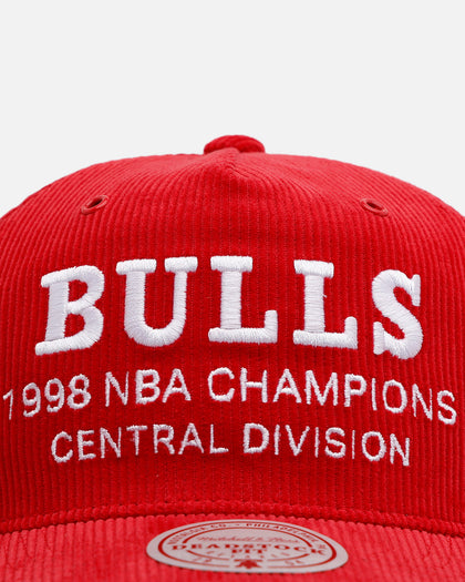 Mitchell & Ness Chicago Bulls 'Worldwide' Deadstock Corduroy Snapback Red
