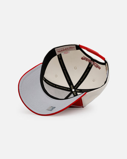 Mitchell & Ness Chicago Bulls 'Shark Tooth' Pro Pinch Snapback Cream/Red