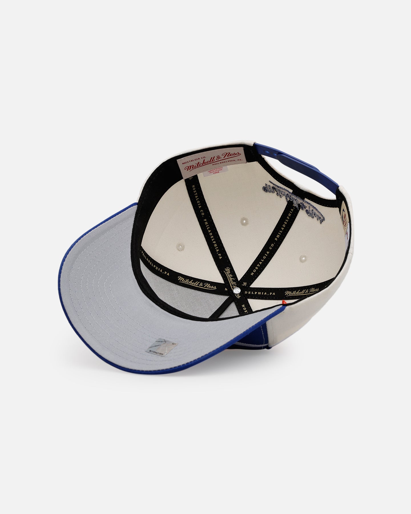 Mitchell & Ness New York Knicks 'Shark Tooth' Pro Pinch Snapback