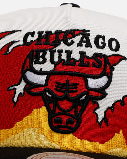 Mitchell & Ness Chicago Bulls 'Flametooth' Pro Pinch Snapback White/Black