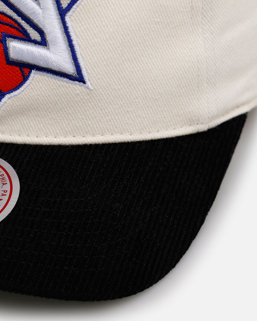 Mitchell & Ness New York Knicks 'Worldwide' Deadstock Snapback Egret