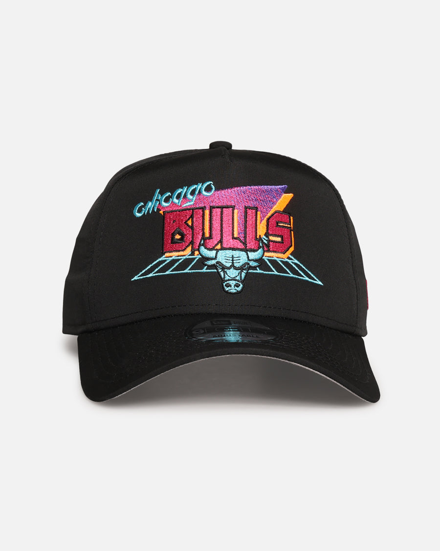 Casquette Courbée Noire Ajustable Avec Logo Rouge 9FORTY Neon Outline Chicago Bulls Nba New Era Casquette Courbée Noire Ajustable Avec Logo Rouge 9FORTY Neon Outline Chicago Bulls Nba New Era