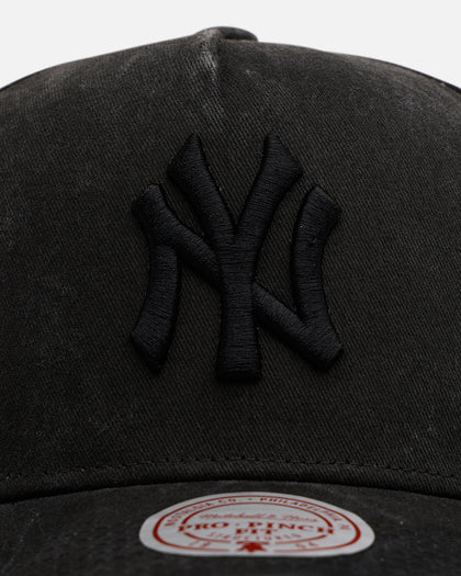 Mitchell & Ness New York Yankees 'Starburst' Pro Pinch Snapback Black