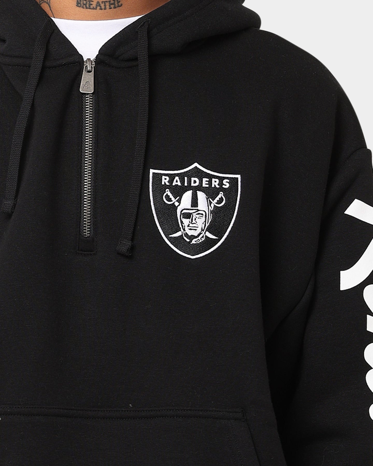 New Era Las Vegas Raiders Sleeve Script Hoodie Black/White New Era Las Vegas Raiders Sleeve Script Hoodie Black/White