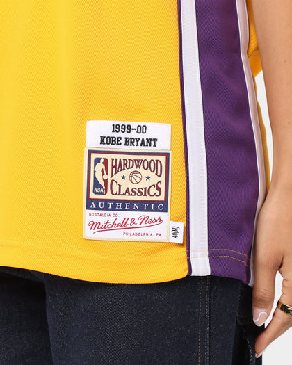 Mitchell & Ness Mitchell & Ness X Swarovski Los Angeles Lakers Kobe Bryant #8 '99-'00 Crystal Jersey Yellow