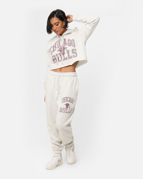 Mitchell & Ness Women's Chicago Bulls Arch Logo Crop Hoodie White Marle