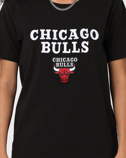 New Era Women's Chicago Bulls Logo Select T-Shirt Black
