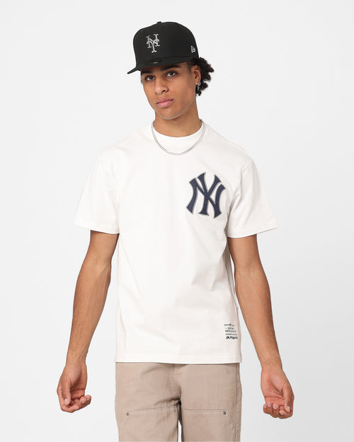 Majestic Athletic New York Yankees V Team Crest T-Shirt Vintage White