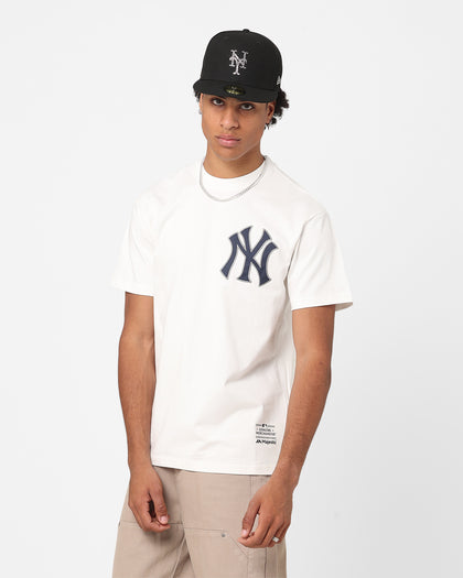 Majestic Athletic New York Yankees V Team Crest T-Shirt Vintage White