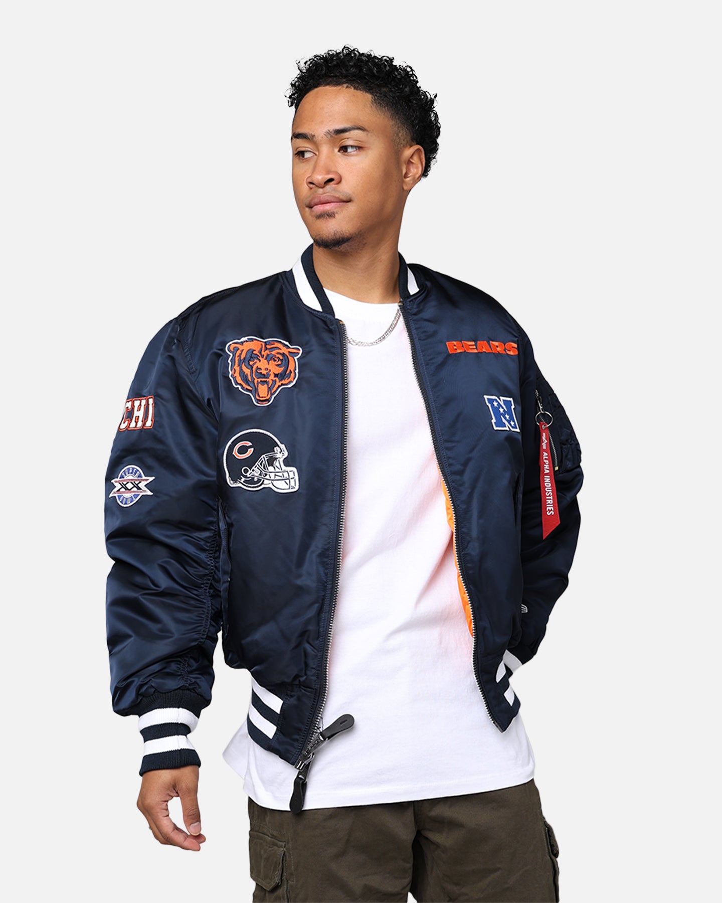 Chicago Bears ボンバージャケット ネイビー　NFL New Era X Alpha Series X NFL Chicago Bears MA-1 Bomber Jacket Navy