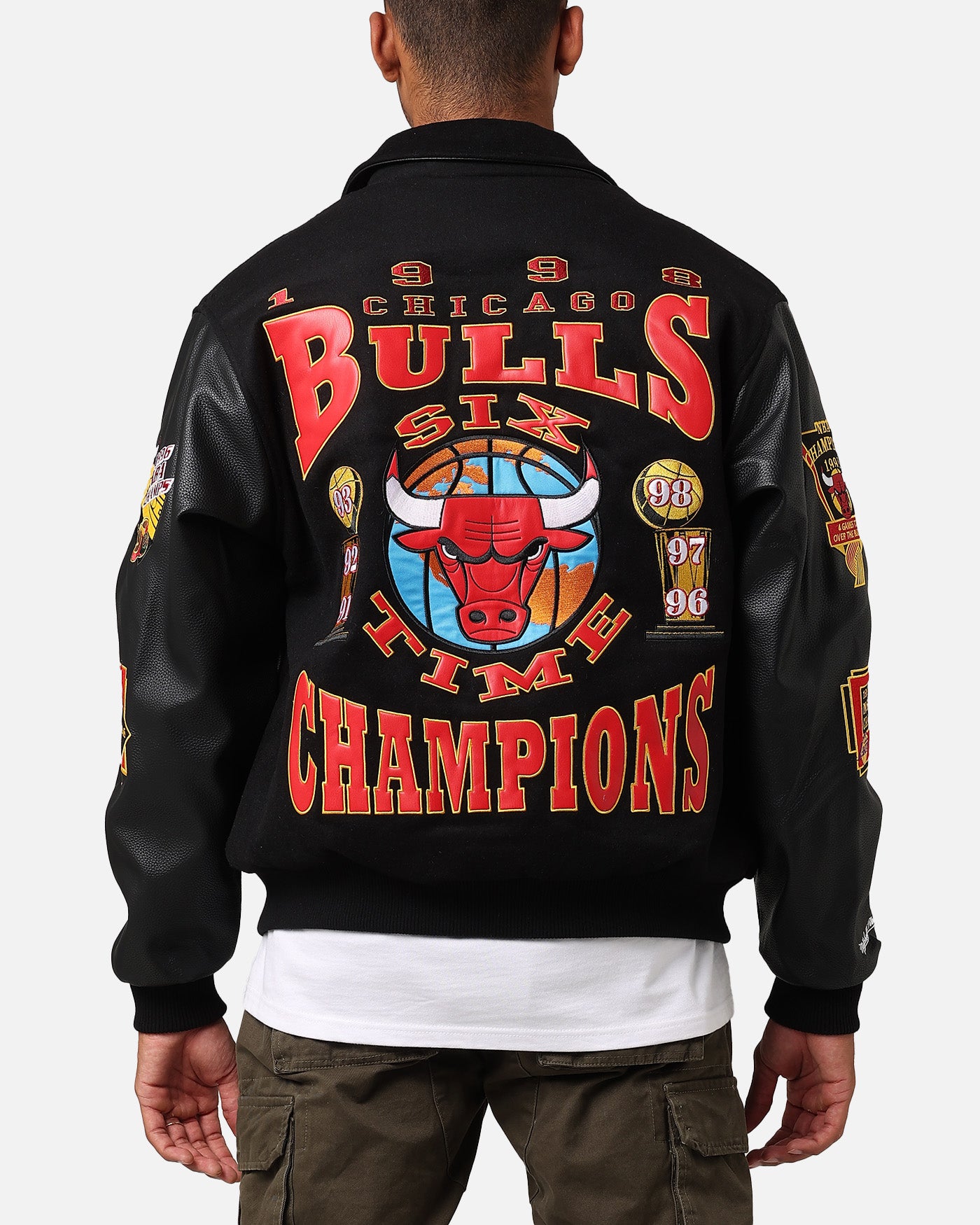 Mitchell & Ness Chicago Bulls Dynasty Jacket Black | Culture Kings US