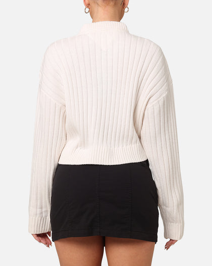 Tommy Jeans Women's TJW V-Neck Center Flag Sweater Ancient White