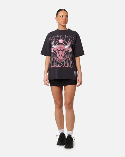 Mitchell & Ness Women's Chicago Bulls NBA Champs Glitter T-Shirt Overdyed Black