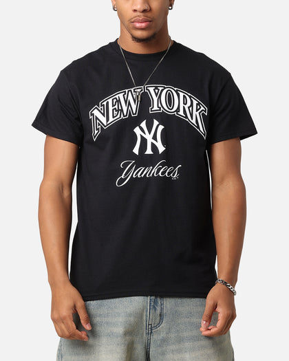 Majestic Athletic New York Yankees Blecker Team Arch T-Shirt Black