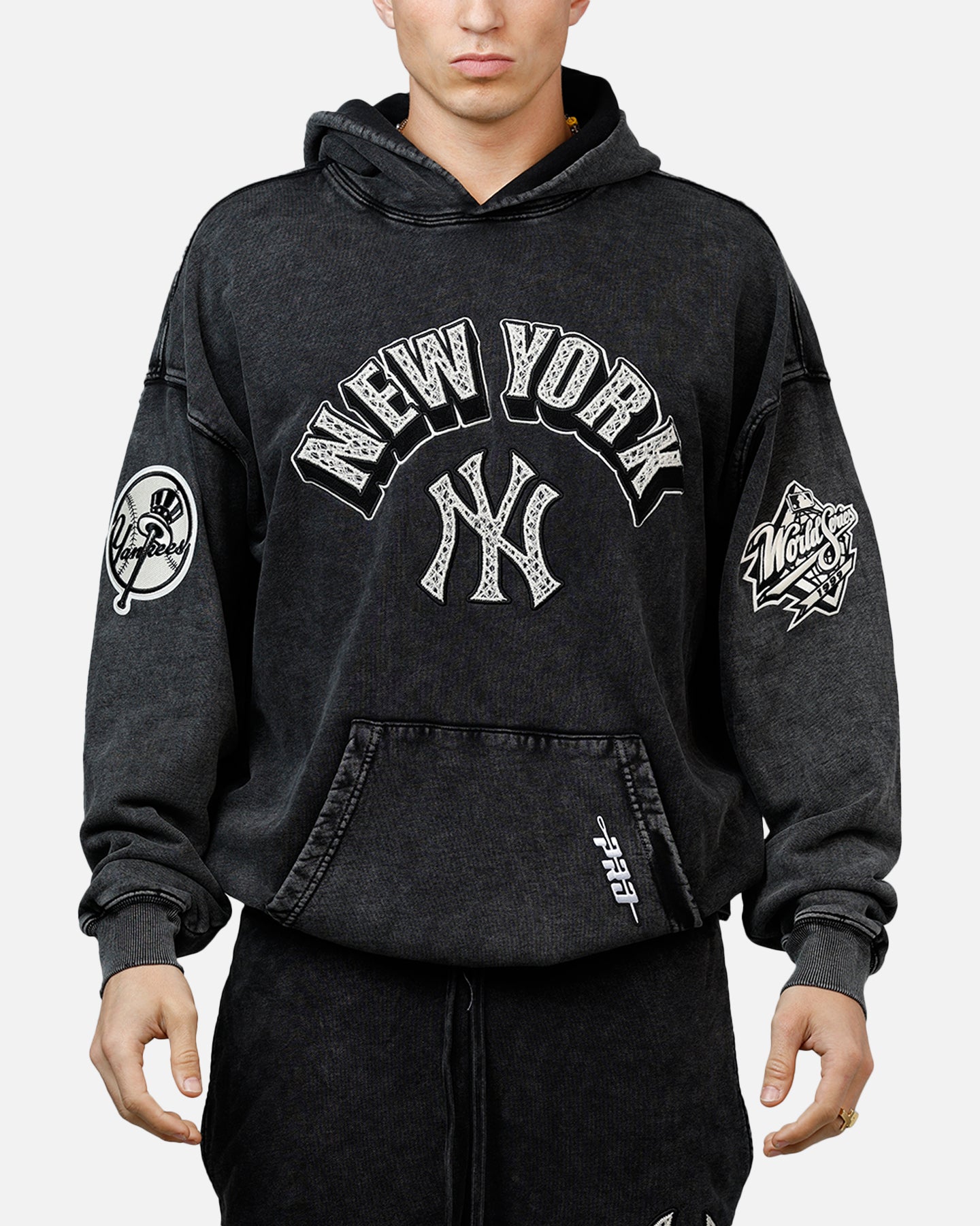 Pro Standard New York Yankees Raffia Hoodie Black Acidwash