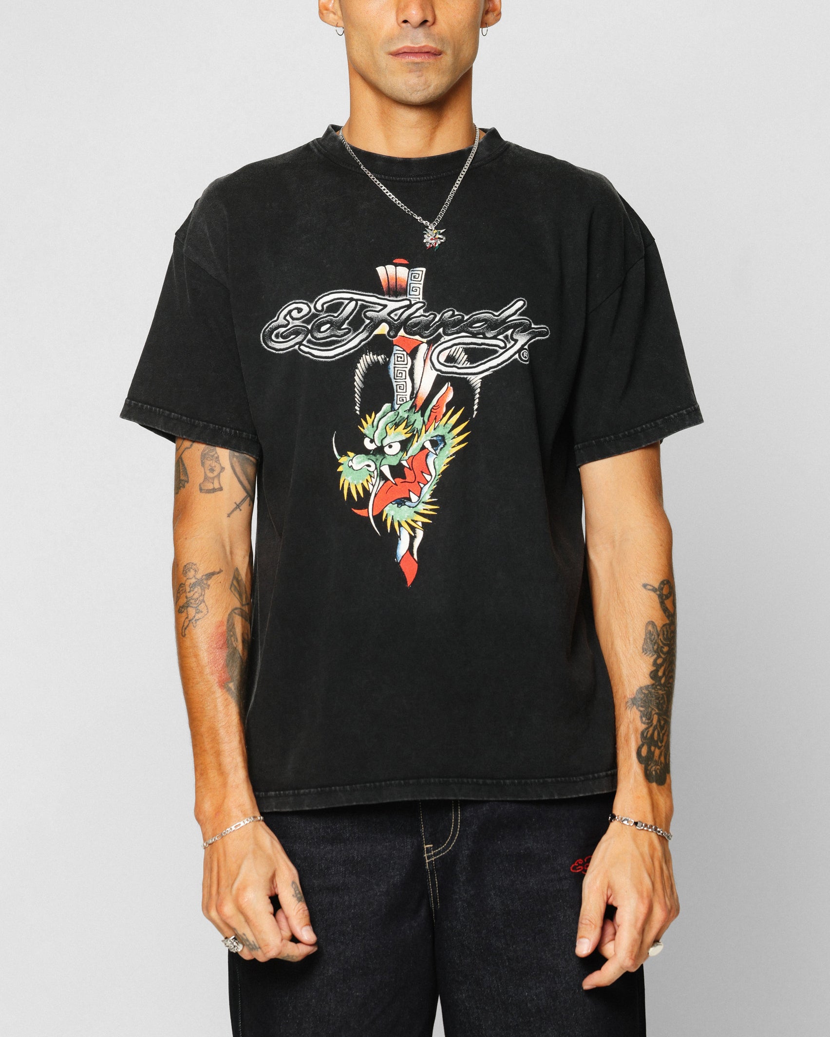 Ed Hardy 花柄 Tシャツ ブラック　フェアリーグランジ　y2k Ed Hardy Panther Rose Rhinestone Charcoal Wash Boxy T-Shirt | Zumiez