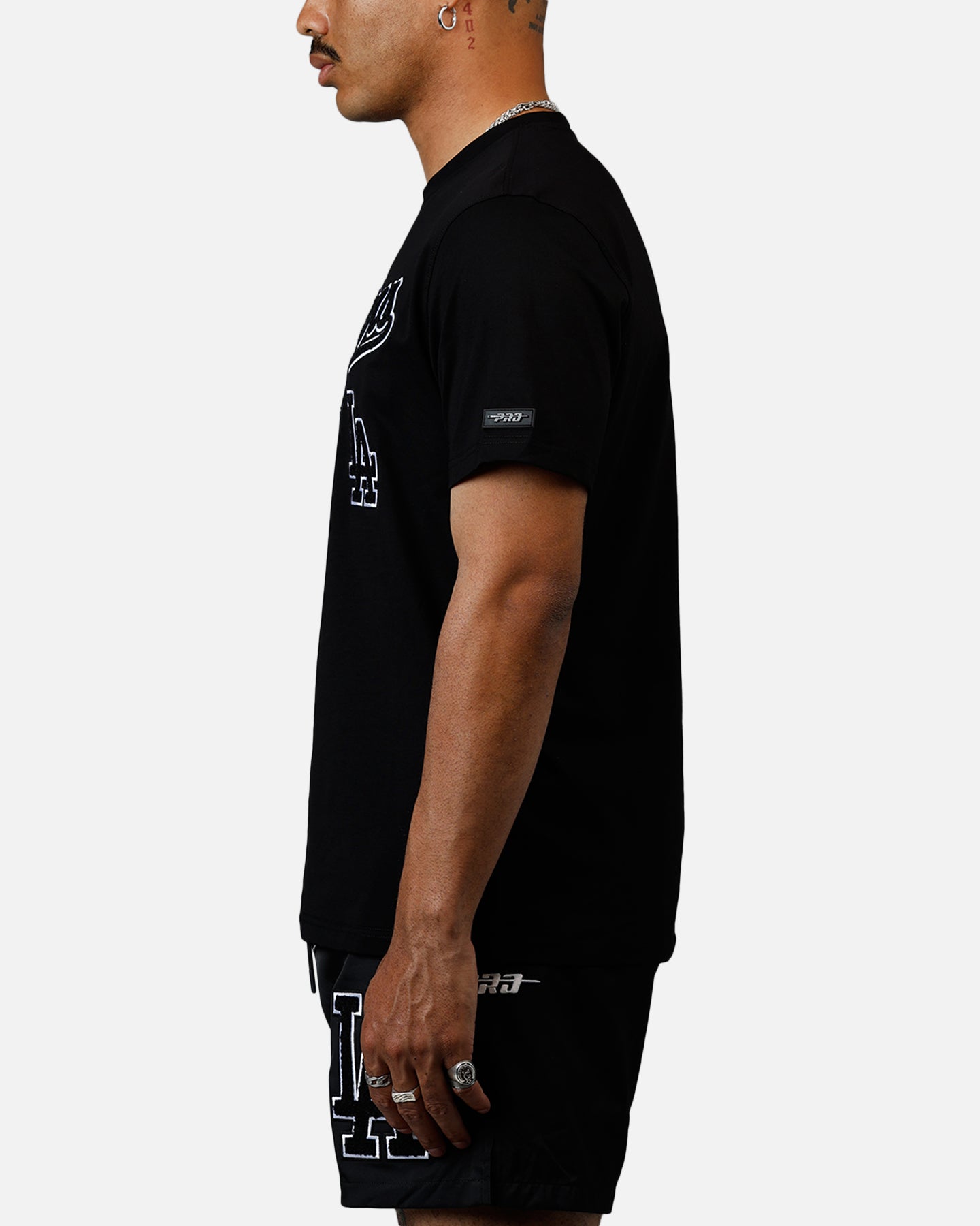 Pro Standard Los Angeles Dodgers Chenille T-Shirt Black | Culture