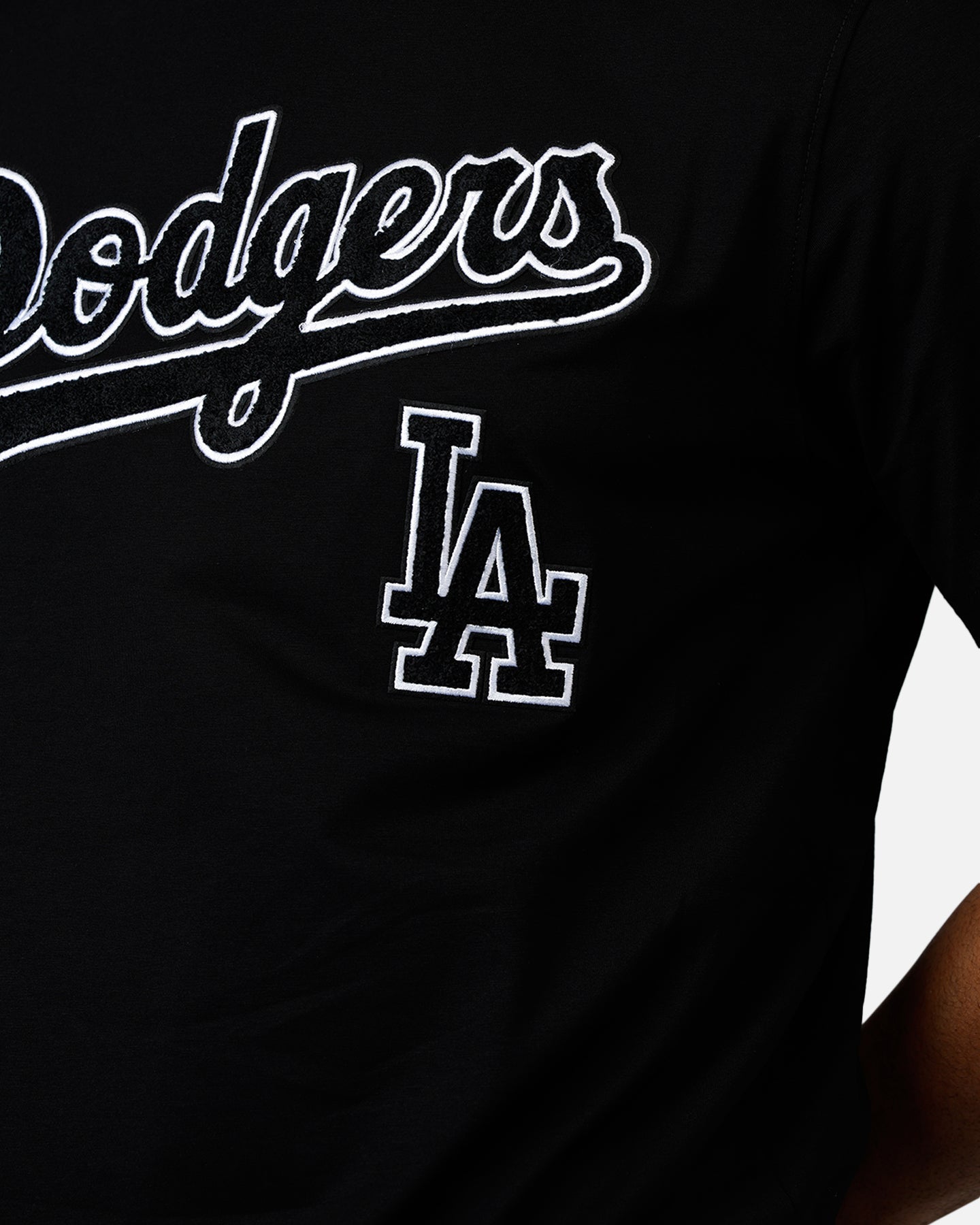 Pro Standard Los Angeles Dodgers Chenille T-Shirt Black | Culture