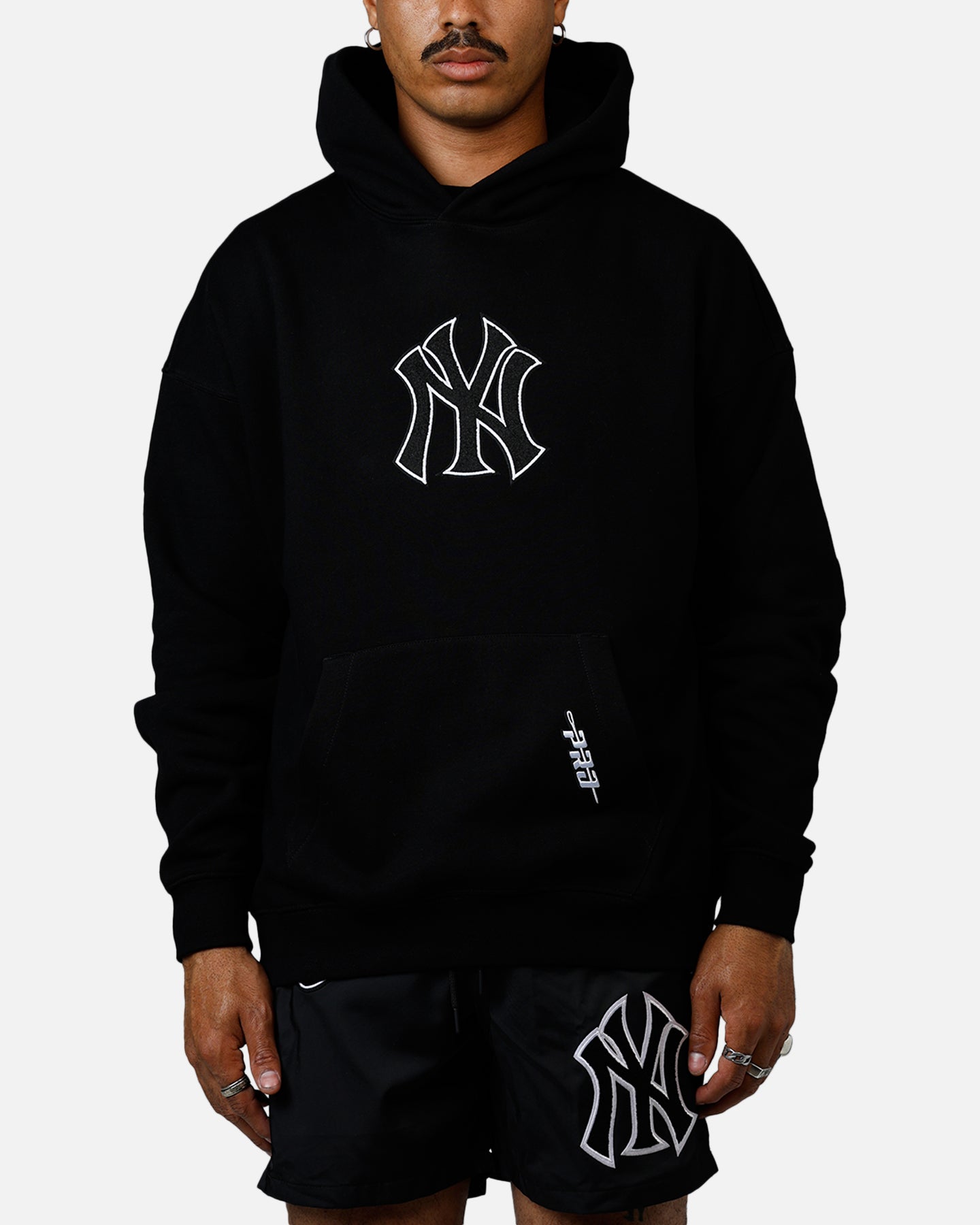 Pro Standard New York Yankees Chenille Hoodie Black | Culture Kings US