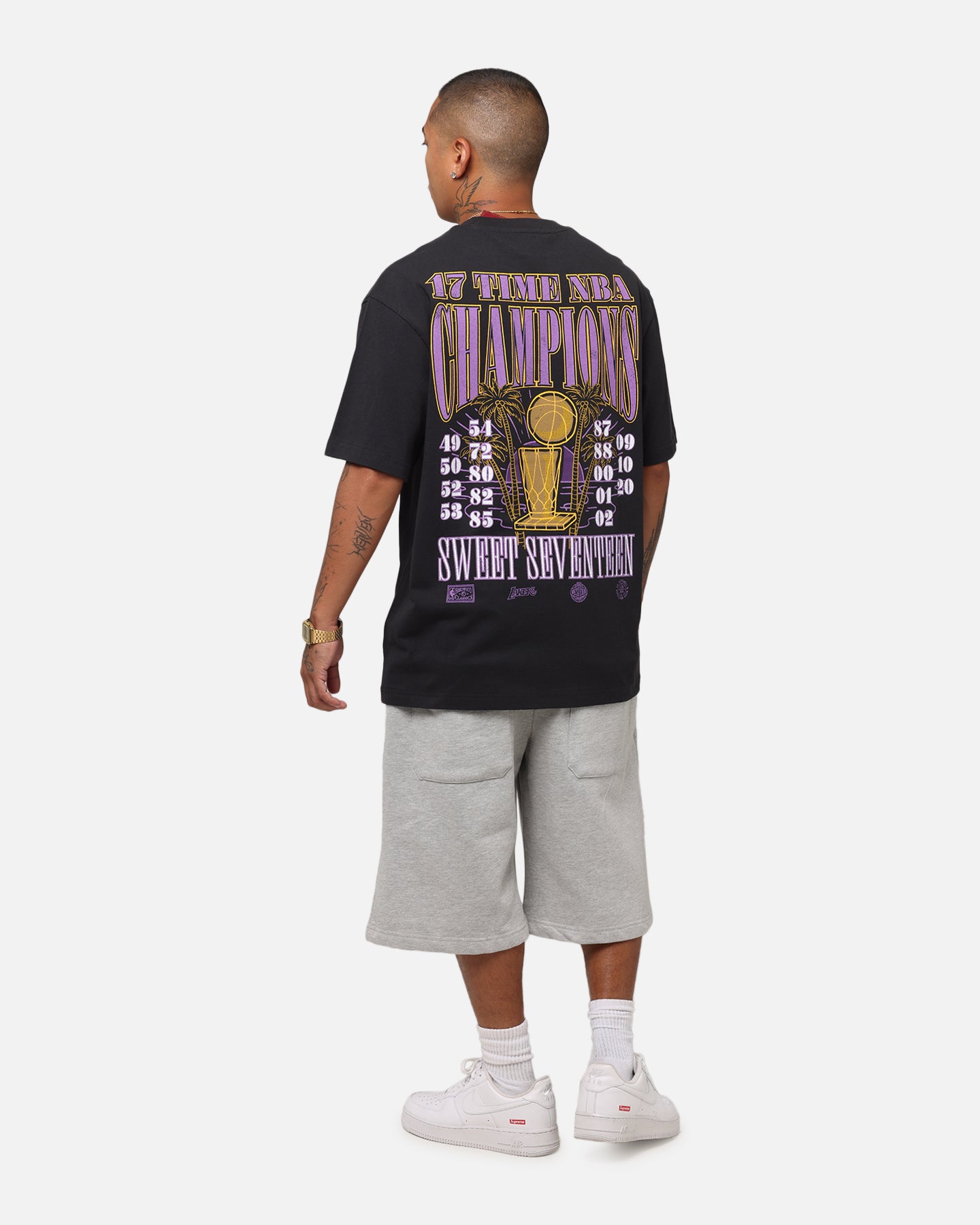 Mitchell & Ness Los Angeles Lakers 17-Time NBA Champions T-Shirt