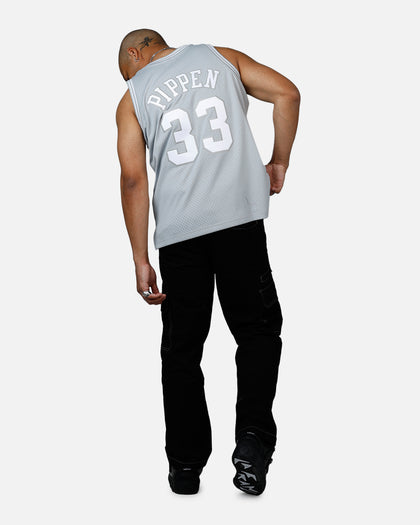 Mitchell & Ness Chicago Bulls Scottie Pippen 1997-1998 Swingman Jersey Grey