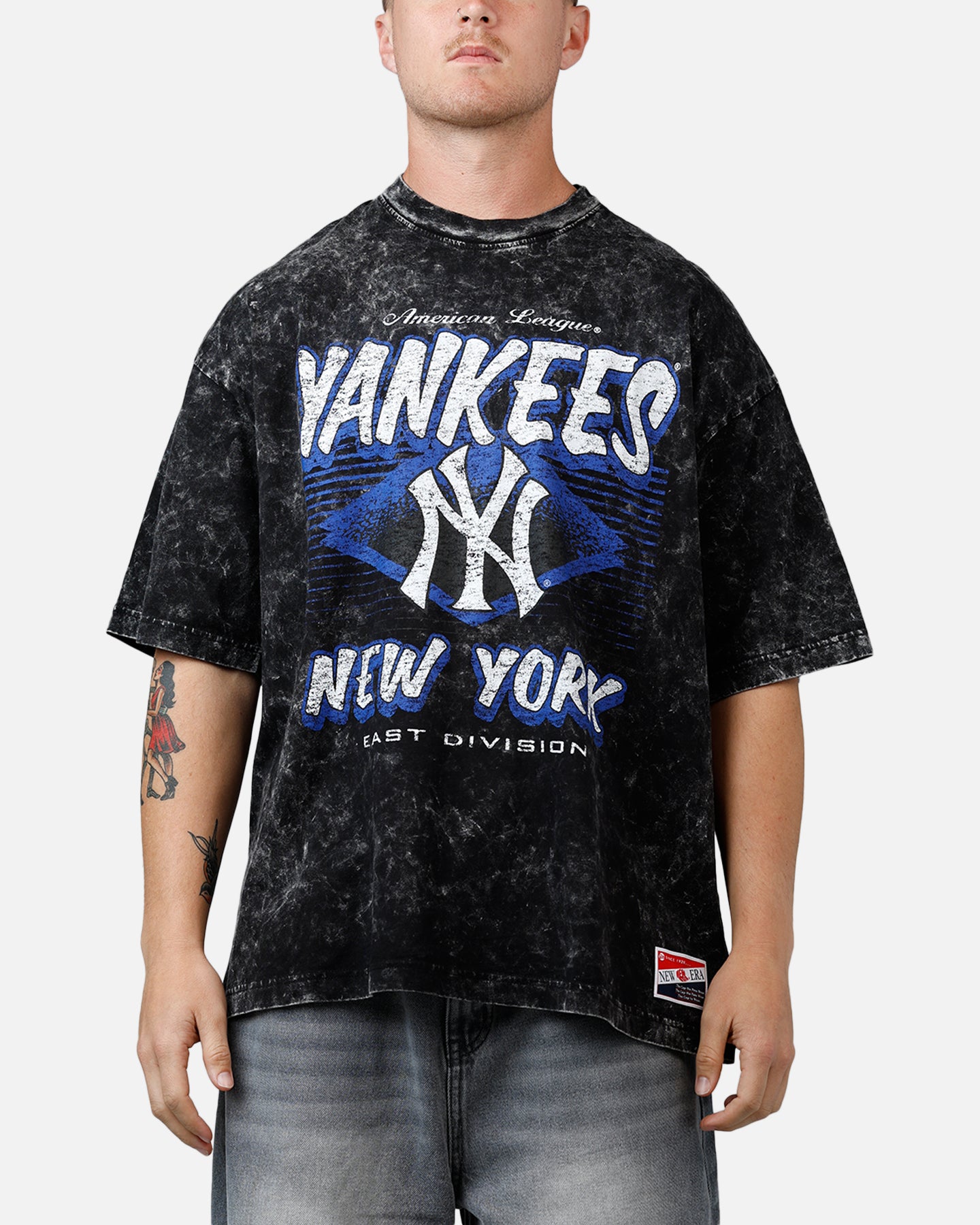 New Era New York Yankees Boxy Essentials T-Shirt Washed Black